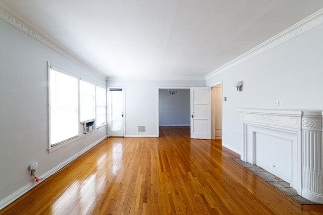 Building Photo - 452 S New Hampshire Ave Unit 3