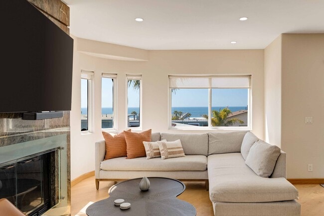 Photo - 1136 Monterey Blvd