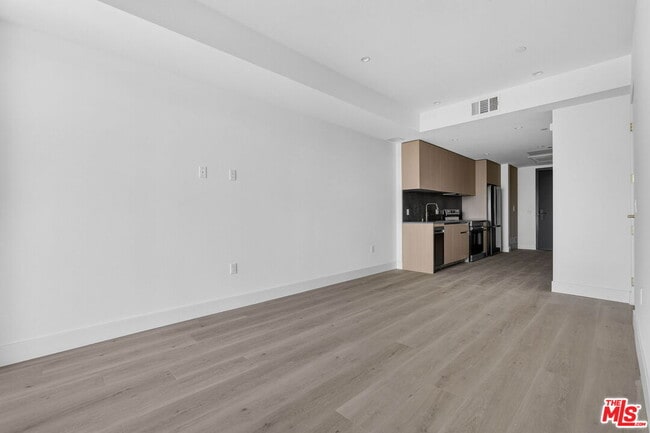 Building Photo - 1808 Lincoln Blvd Unit 202