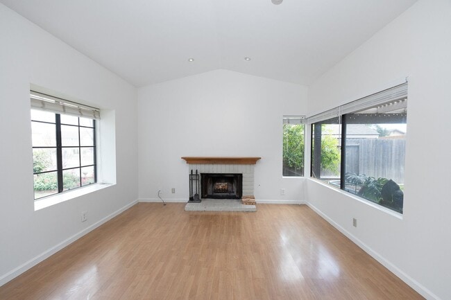 Photo - Spacious 3 Bedroom  2.5 Bath | East Ventura | Unfurnished