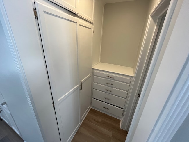 Photo - 944 Tiverton Avenue