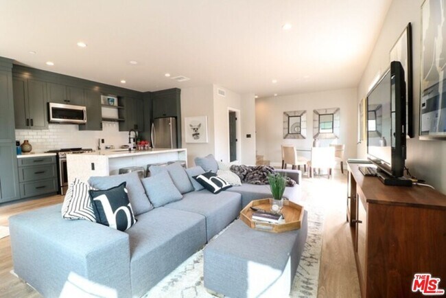 Photo - 1249 S Plymouth Blvd