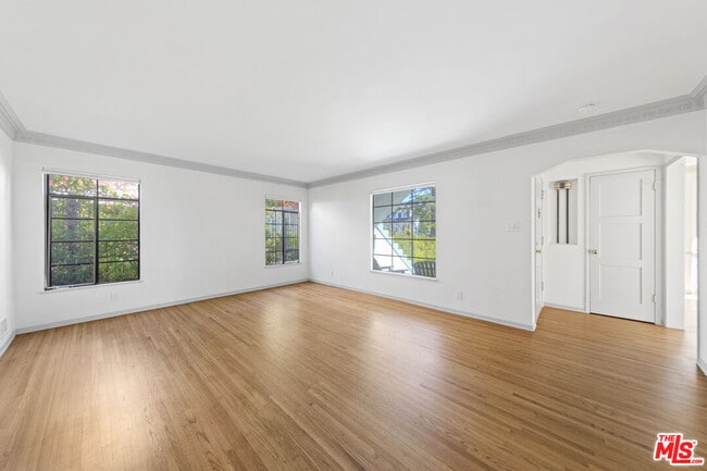 Photo - 1031 S Tremaine Ave