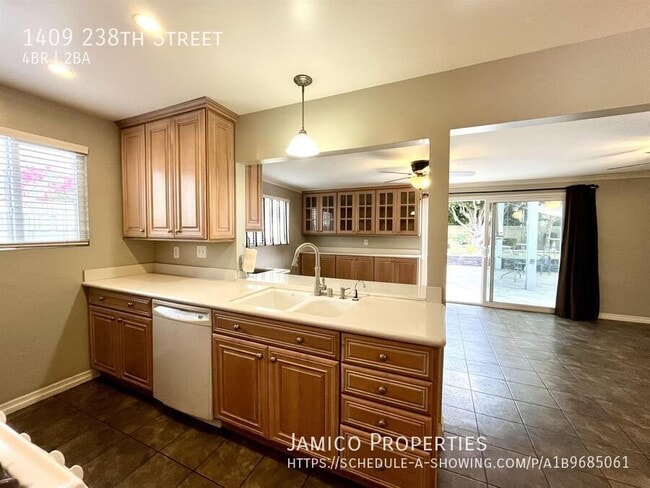 Photo - 1409 238th St