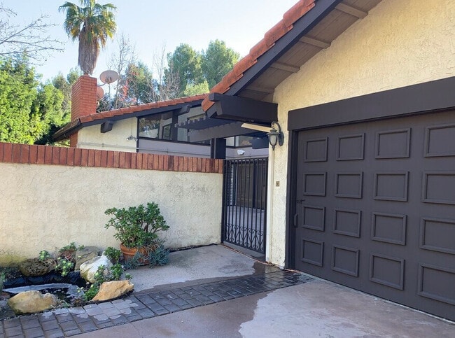 Building Photo - 2785 Claray Dr