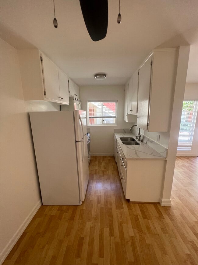 Photo - 940 S Venice Blvd Unit 7
