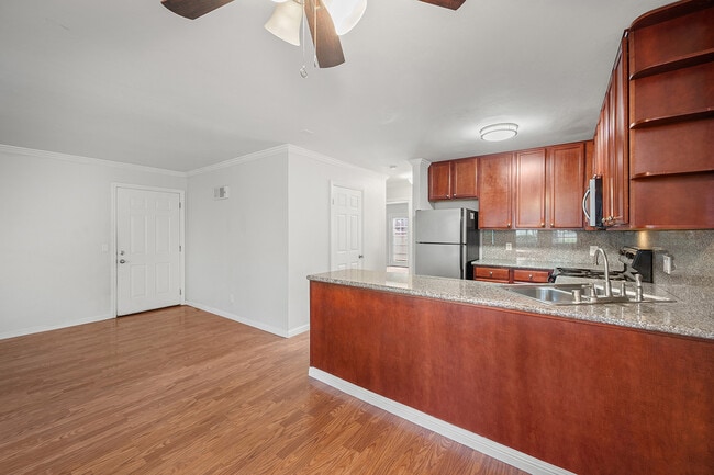 Photo - 1280 W Main St