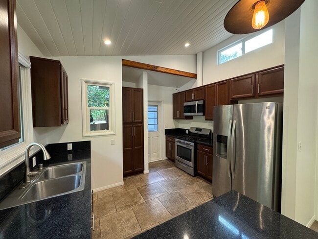 Photo - 21620 Circle Trl