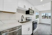 Photo - Beautiful Renovated 1 Bed/1 Bath w/yard-MOVE IN PROMOTION Unit 4959 D