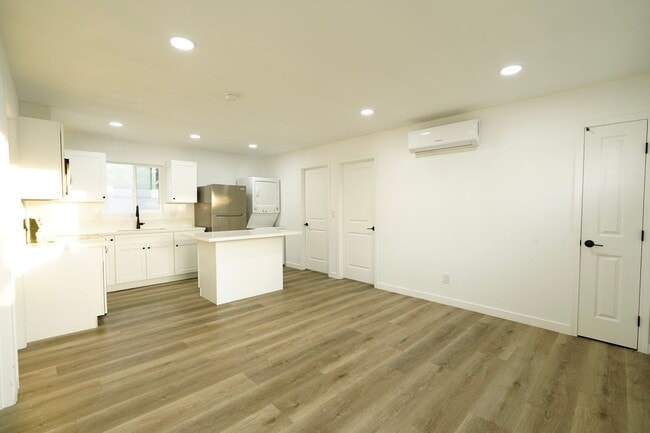 Photo - 925 Ohio St Unit 2