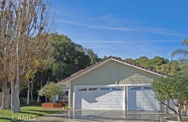 Building Photo - 2539 Saleroso Dr