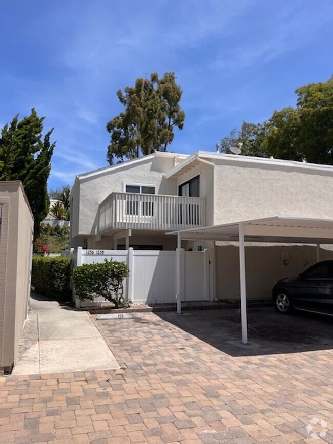 Building Photo - 3 bed 1.5 bath 2 story condo in Park Place...