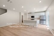 Photo - 40702 Birchfield Dr House