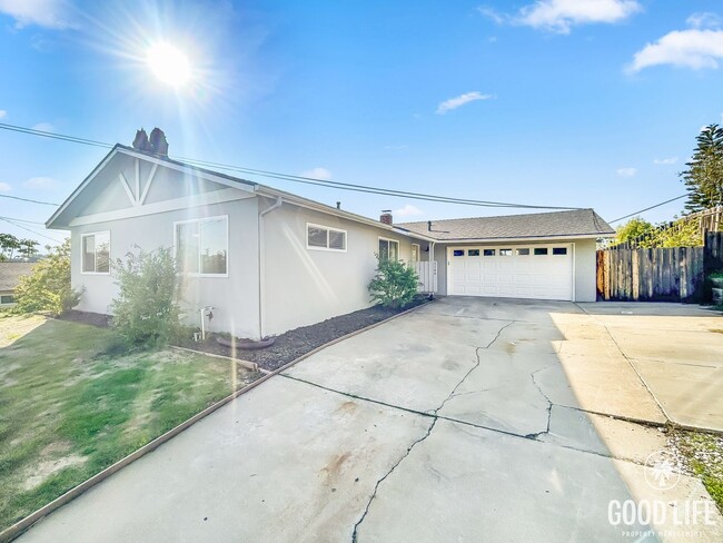 Building Photo - Beautiful 3BD/2BA with Updated Kitchen, 2-Car Detached Garage and A/C in Clairemont!