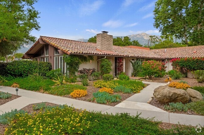 Building Photo - Welcome to Villa Miradero North, a stunnin... Rental