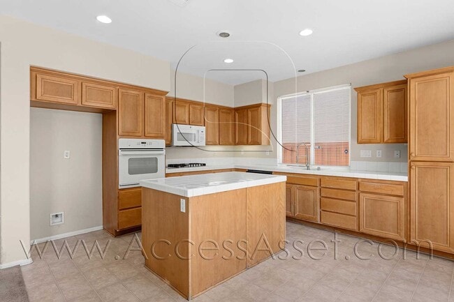 Photo - Spacious and Bright Open-Concept Living
