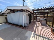 Photo - 3035 Lees Ave