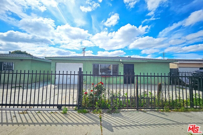 Photo - 1214 E 82nd St