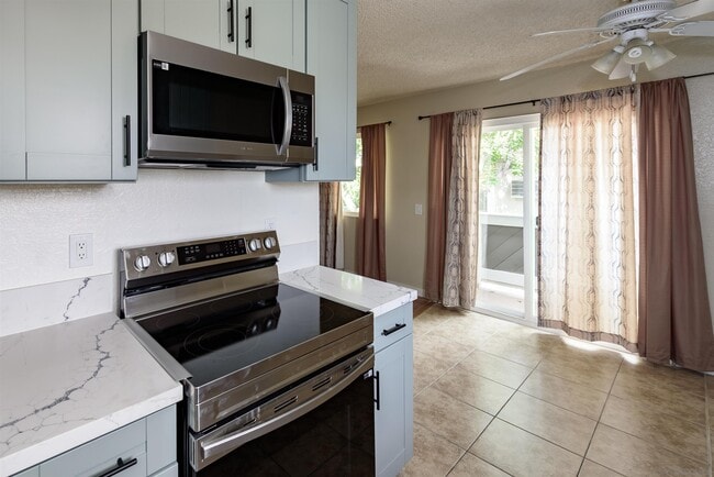 Building Photo - 11187 Kelowna Rd Unit 72 Rental
