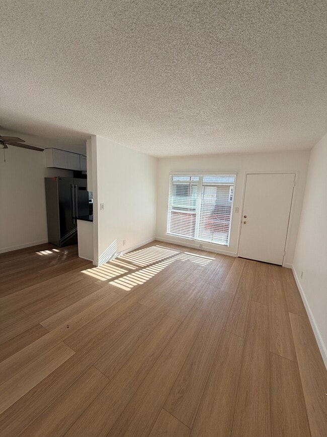 Photo - 940 S Venice Blvd