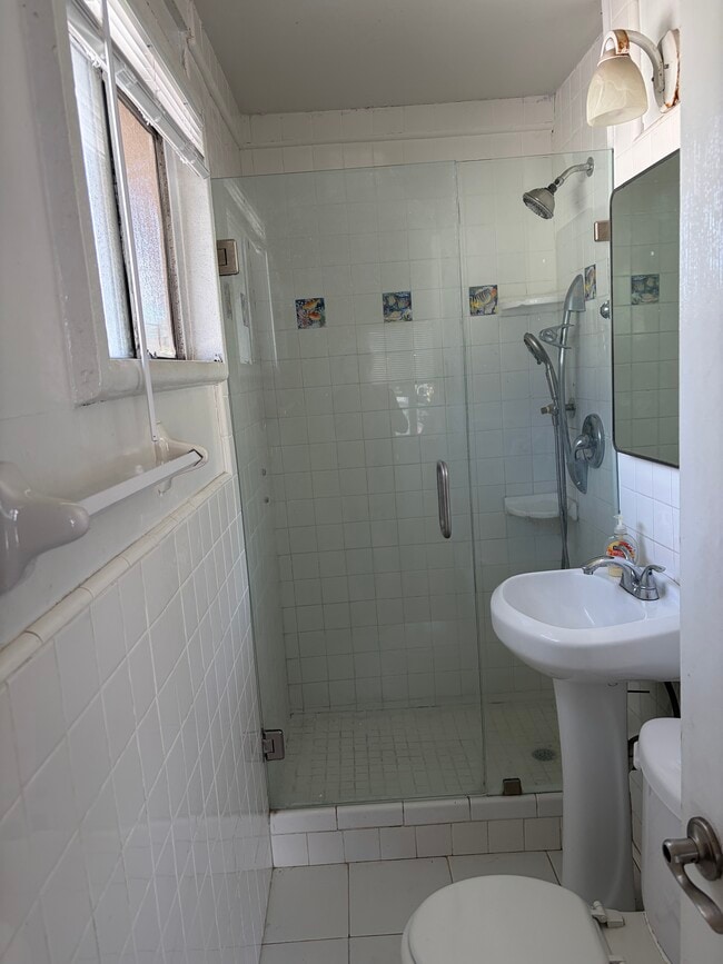 Building Photo - 1391 Broadway Unit House B