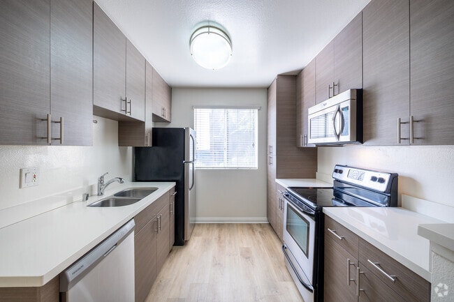 Building Photo - Vista Real Apartments