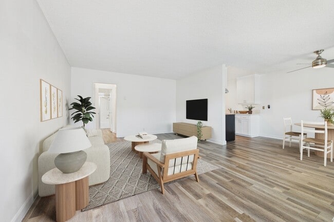 Photo - Country Club Apartments