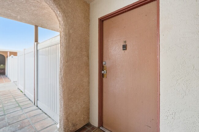 Photo - 7924 Woodman Ave Unit 3