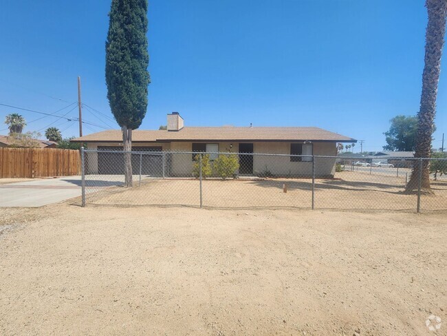 Building Photo - Corner Lot 2 Bedroom w/ 2 Car Garage Rental