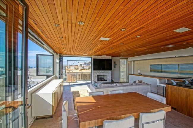 North View Living Room - 216 33rd Pl