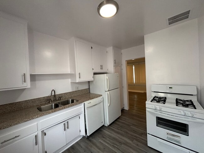 Photo - 7057 Lanewood Ave