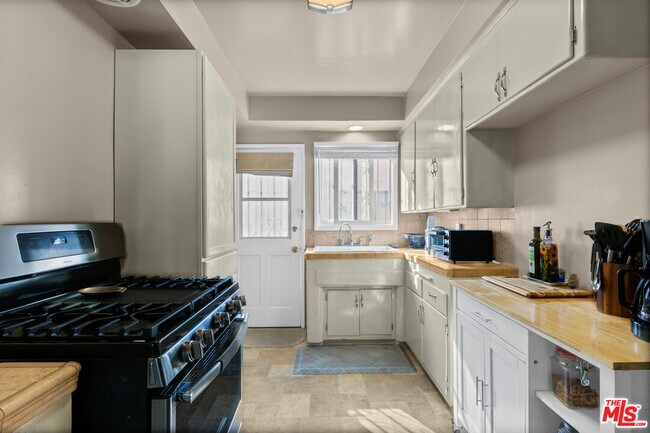 Photo - 831 Austin Ave Unit 5