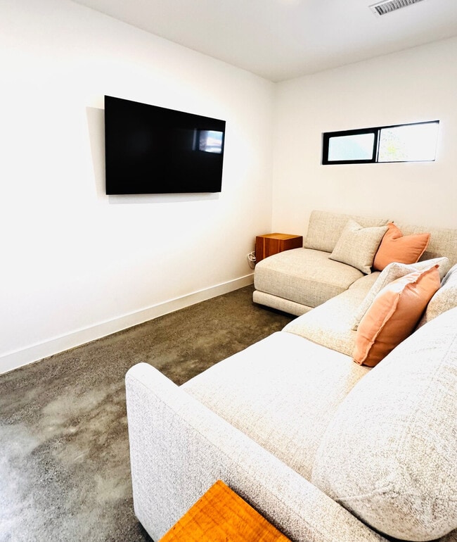 Building Photo - 4807 Refugio Ave Unit SI ID1542255P