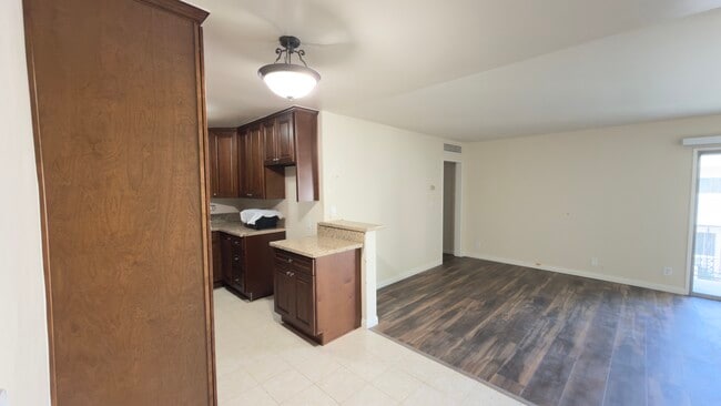 Photo - 13820 Victory Blvd