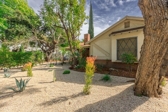 Photo - Cozy 3-bedroom Home Nestled in Encino!