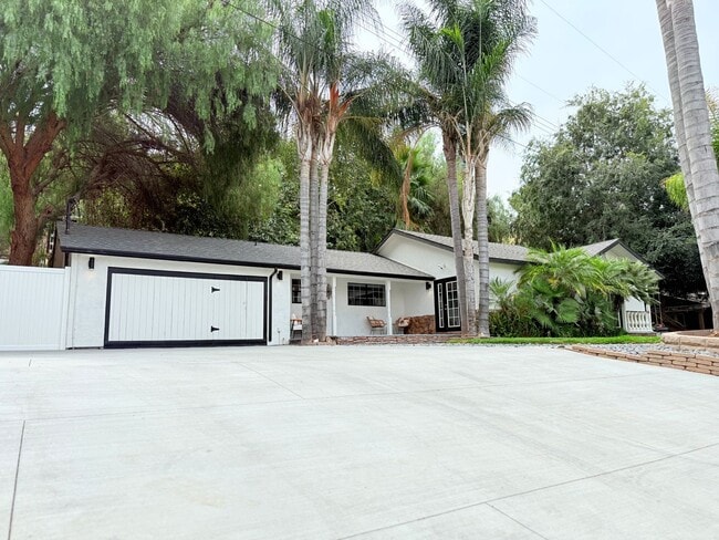 Luxury 3-Bedroom + Bonus Room Home in Gate... - Luxury 3-Bedroom + Bonus Room Home in Gate...