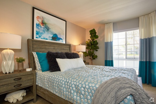 1BR, 1BA - 766 SF - The Highlands