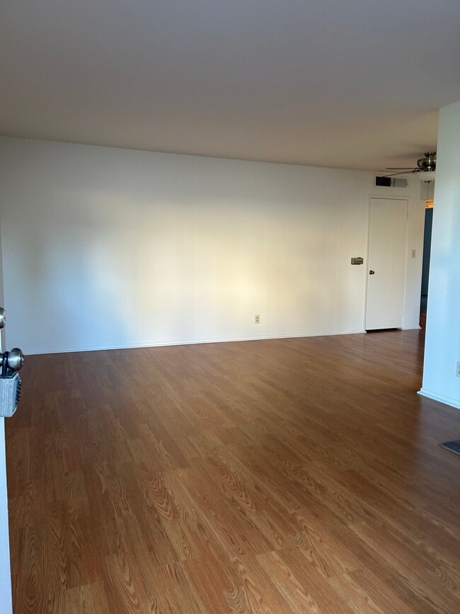 Photo - 623 E Tujunga Ave Unit 102