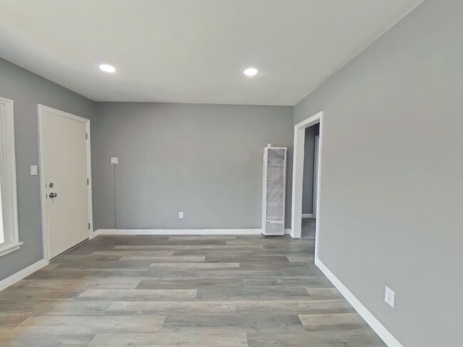 Photo - 1119 N Mayfield Ave Unit 1119