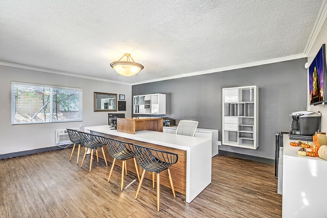 Photo - Luxe at Burbank