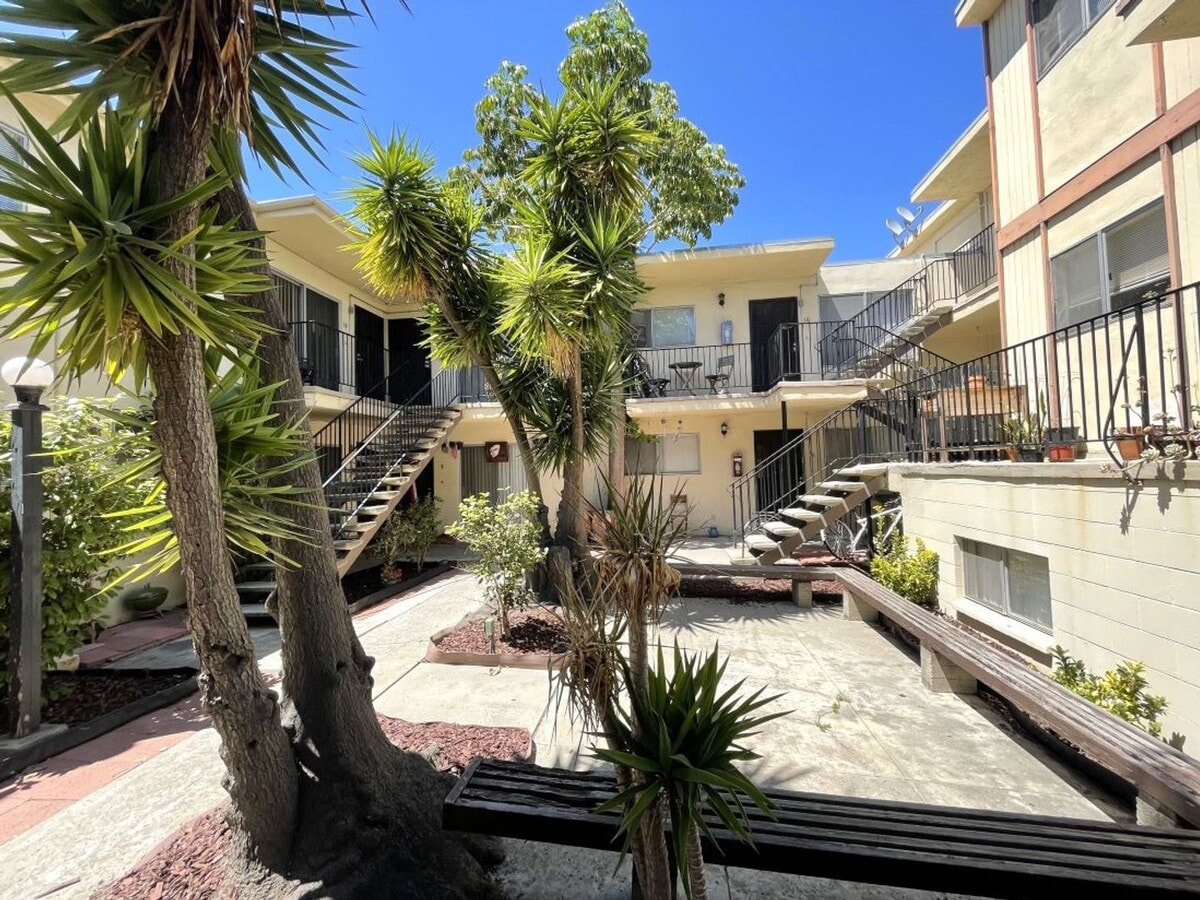 Photo - Charming and Bright Normal Heights Studio ... Apartment Unit 4665-19