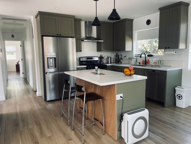 Photo - 5323 Templeton St