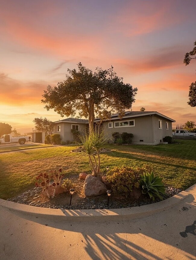 Photo - 14779 Nanry St
