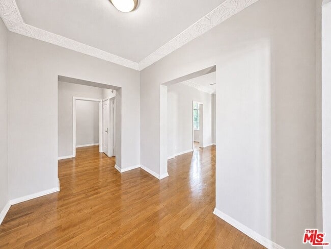 Photo - 1314 N HAYWORTH Ave Unit 303