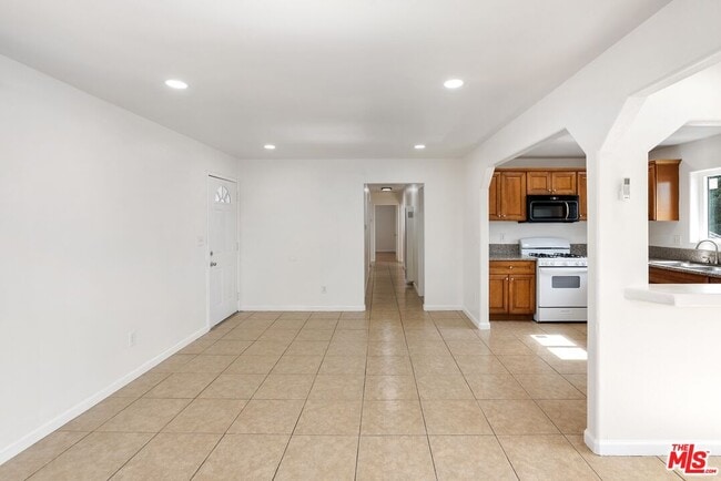 Photo - 145 E Gage Ave