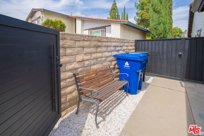 Photo - 21315 Kingsbury St