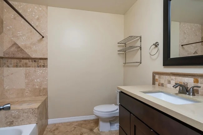 Building Photo - 1112 S Bedford Dr Unit 101