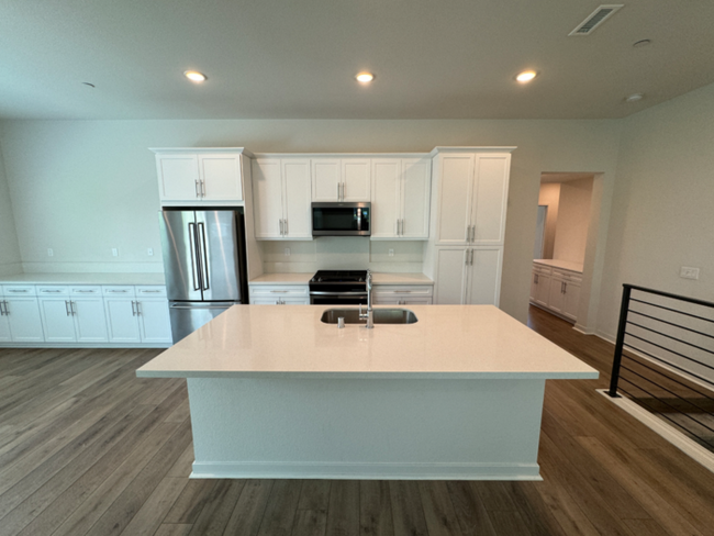Luxurious 3 Bedroom 2 Bathroom Townhome in... - Luxurious 3 Bedroom 2 Bathroom Townhome in...