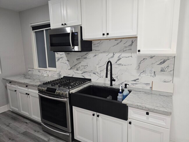 Photo - 1429 Gowin St Unit Apt B