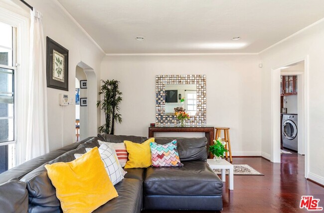 Photo - 2900 W 80th St